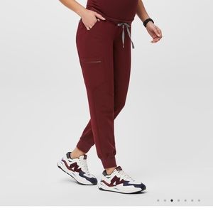 Figs maternity joggers size M